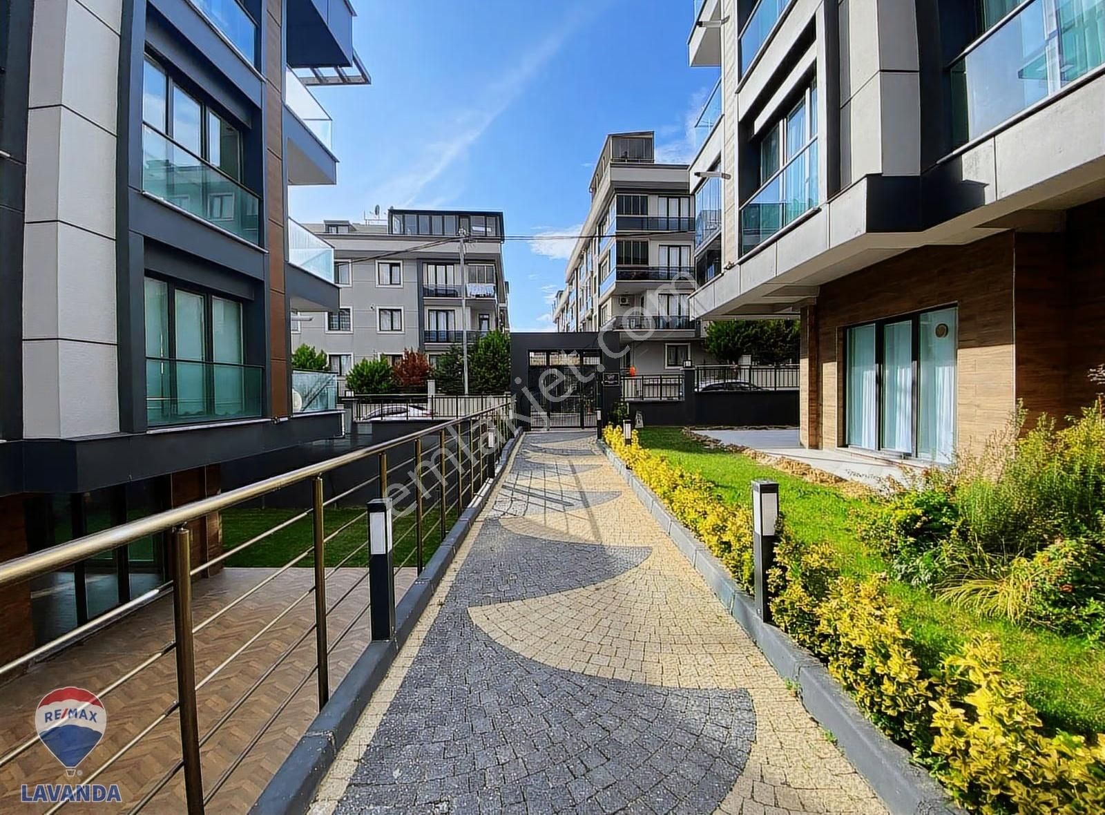 Remax Lavanda'dan Beylikdüzü Kavaklı'da Satılık Bahçeli 2+1