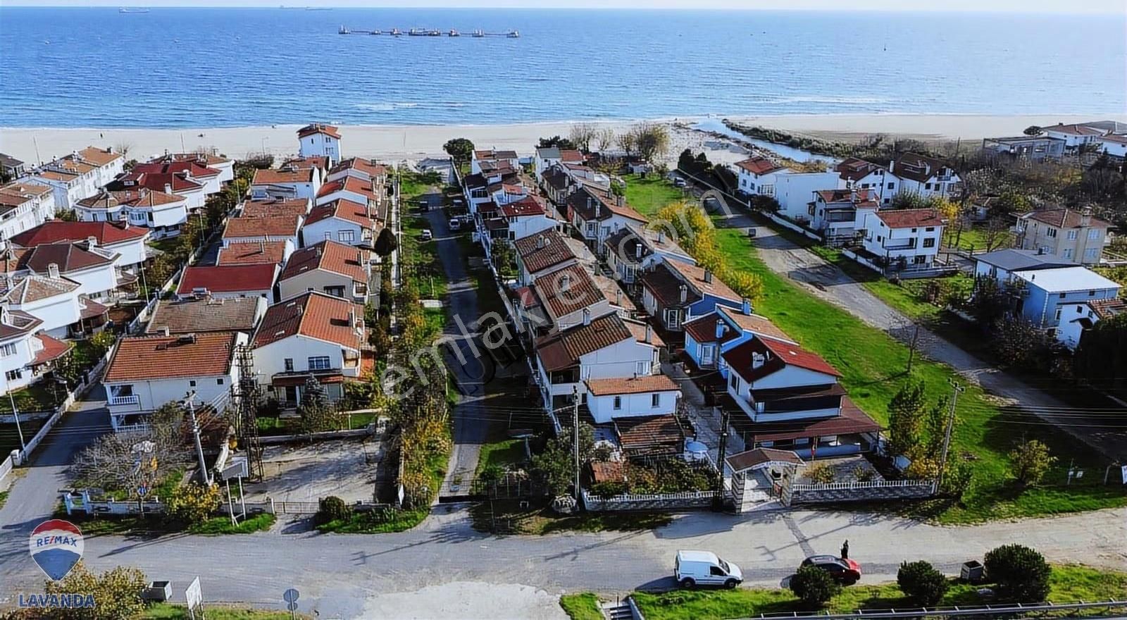 Denize Sıfır Konumda Site İçin'de 3+1 Müstakil Villa