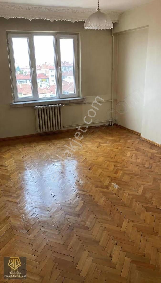 Ana Cadde Üzeri , Şehir Merkezinde, Açık Otoparklı Geniş 4+1 - Görsel 4