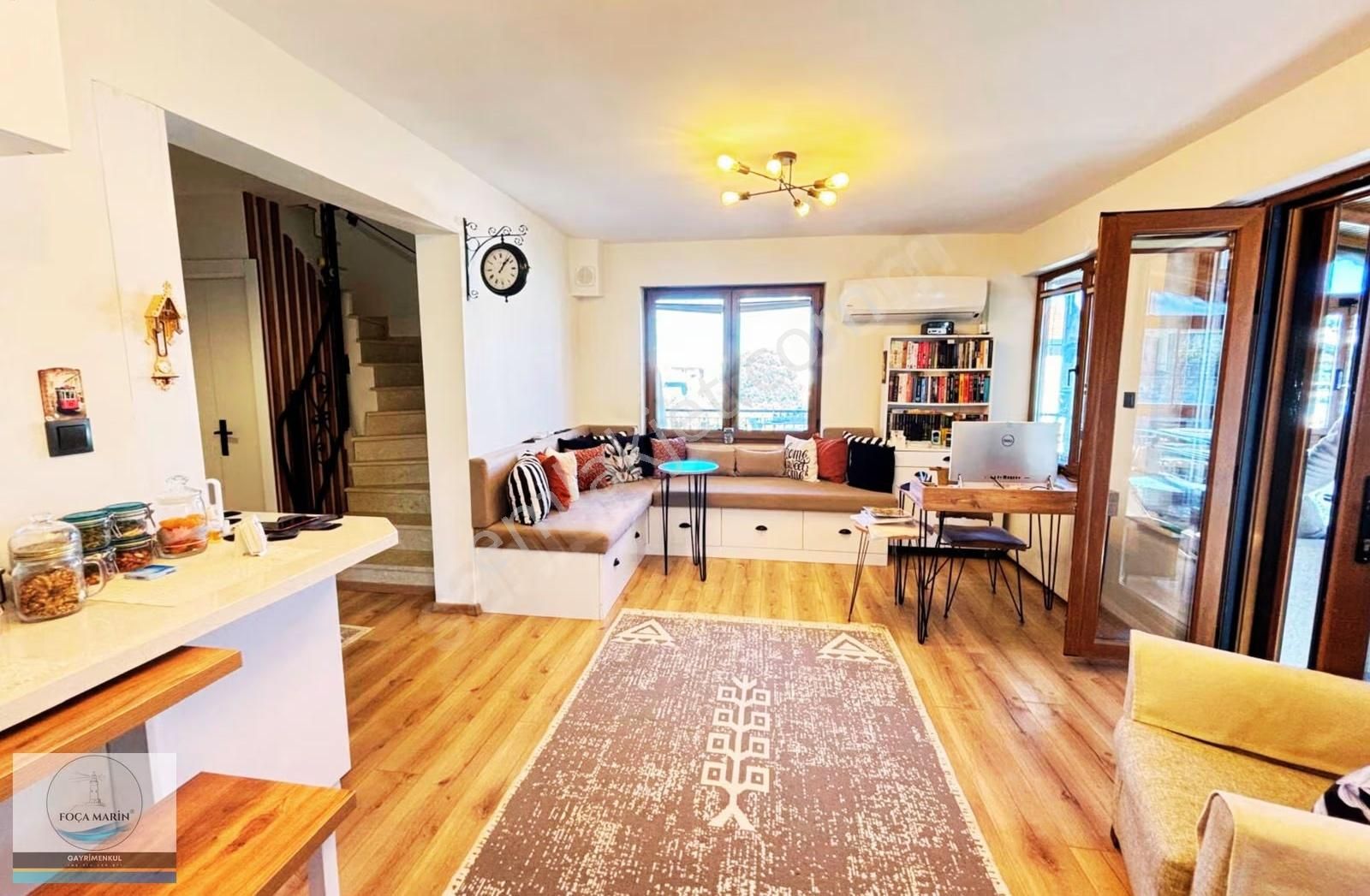 Yenifoça'da Müstakil Geniş Bahçeli Deniz Manzaralı 3+1 Dubleks - Görsel 11