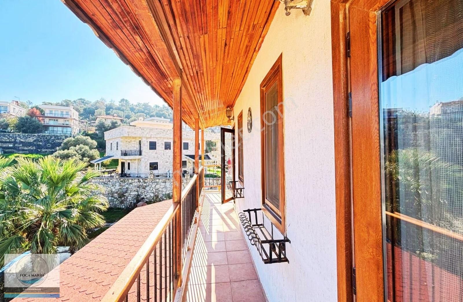 Yenifoça'da Müstakil Geniş Bahçeli Deniz Manzaralı 3+1 Dubleks - Görsel 8