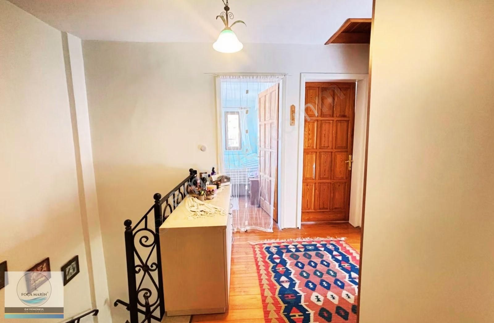 Yenifoça'da Müstakil Geniş Bahçeli Deniz Manzaralı 3+1 Dubleks - Görsel 2