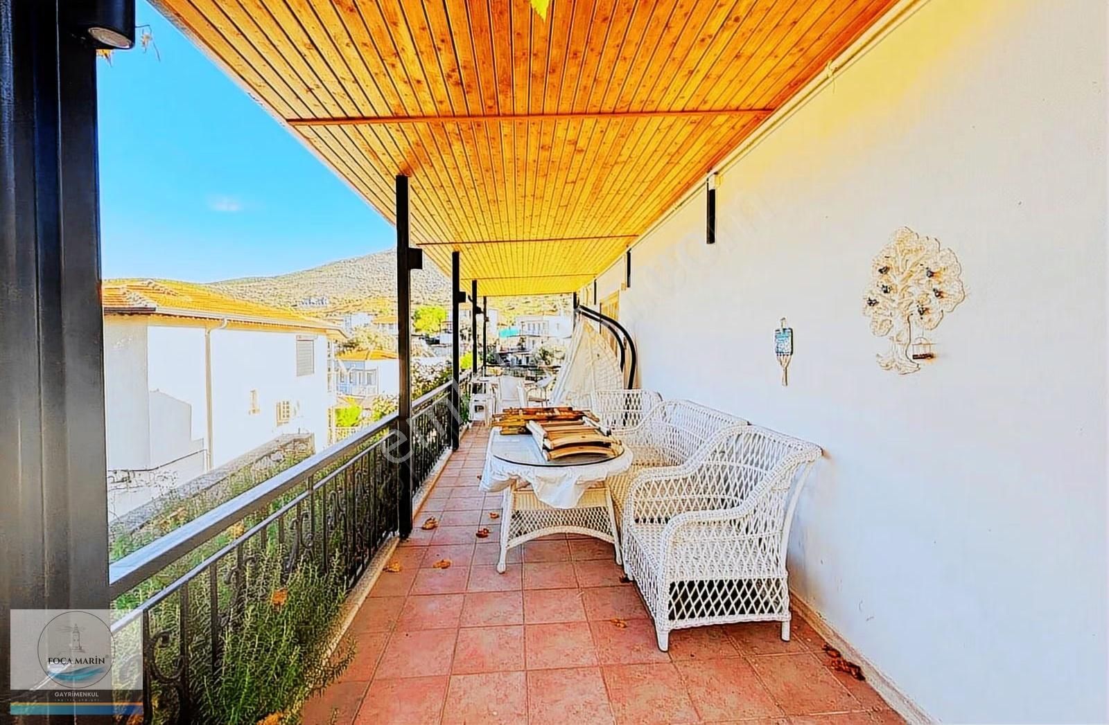 Yenifoça'da Müstakil Geniş Bahçeli Deniz Manzaralı 3+1 Dubleks - Görsel 22