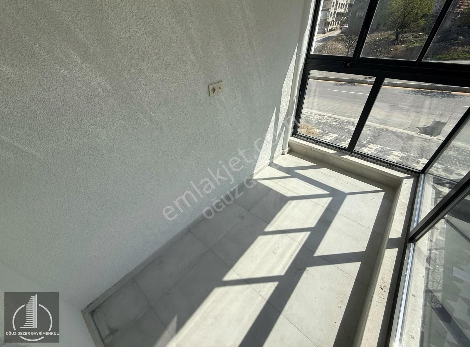Oğuz Gezer Gayrimenkul'den Cadde Üzeri Masrafsız 3+1 Daire - Görsel 3