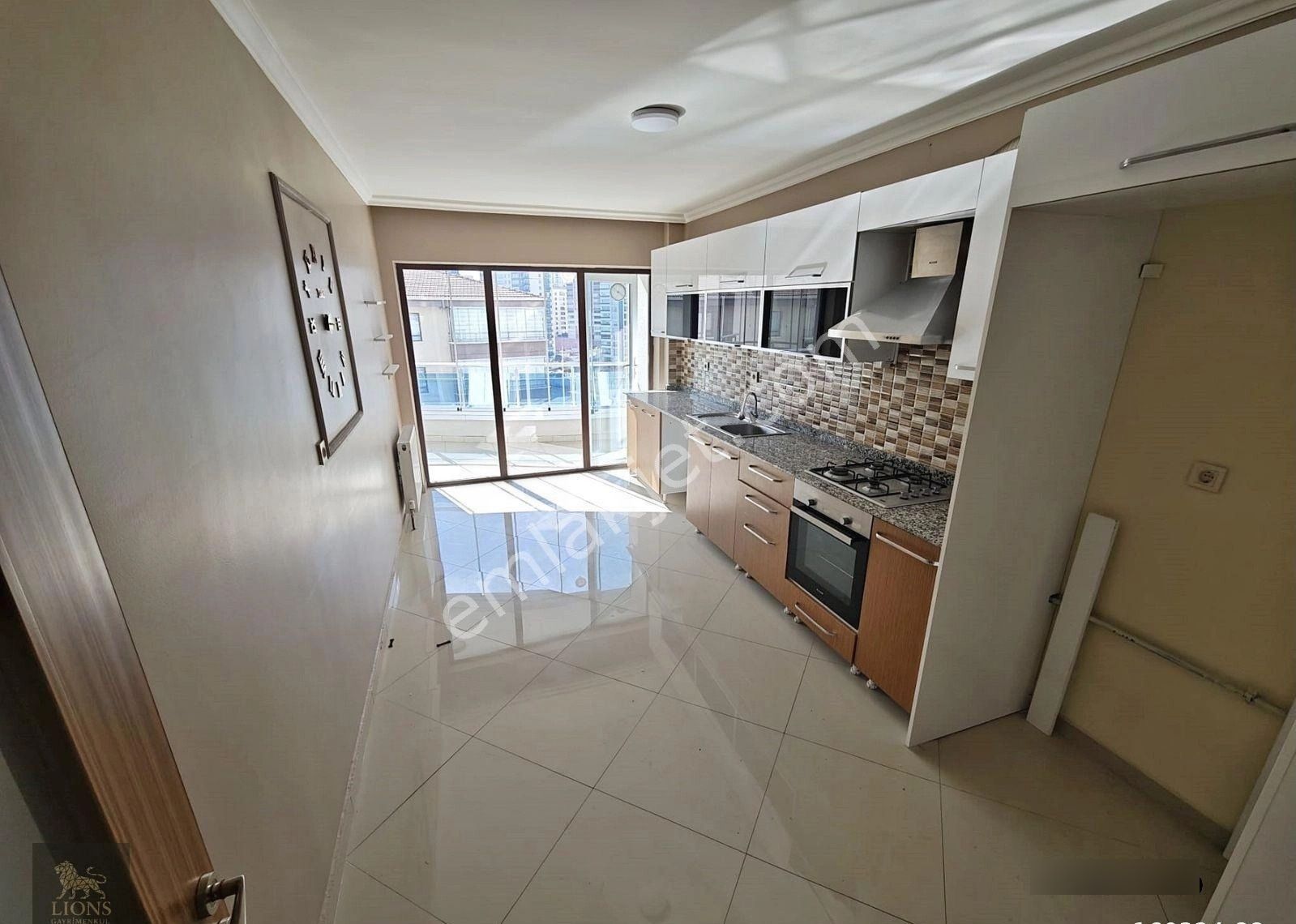 Pamuklar'da Site İçerisin'de 4+1 Full Yapılı Manzaralı Kiralık !!! - Görsel 7