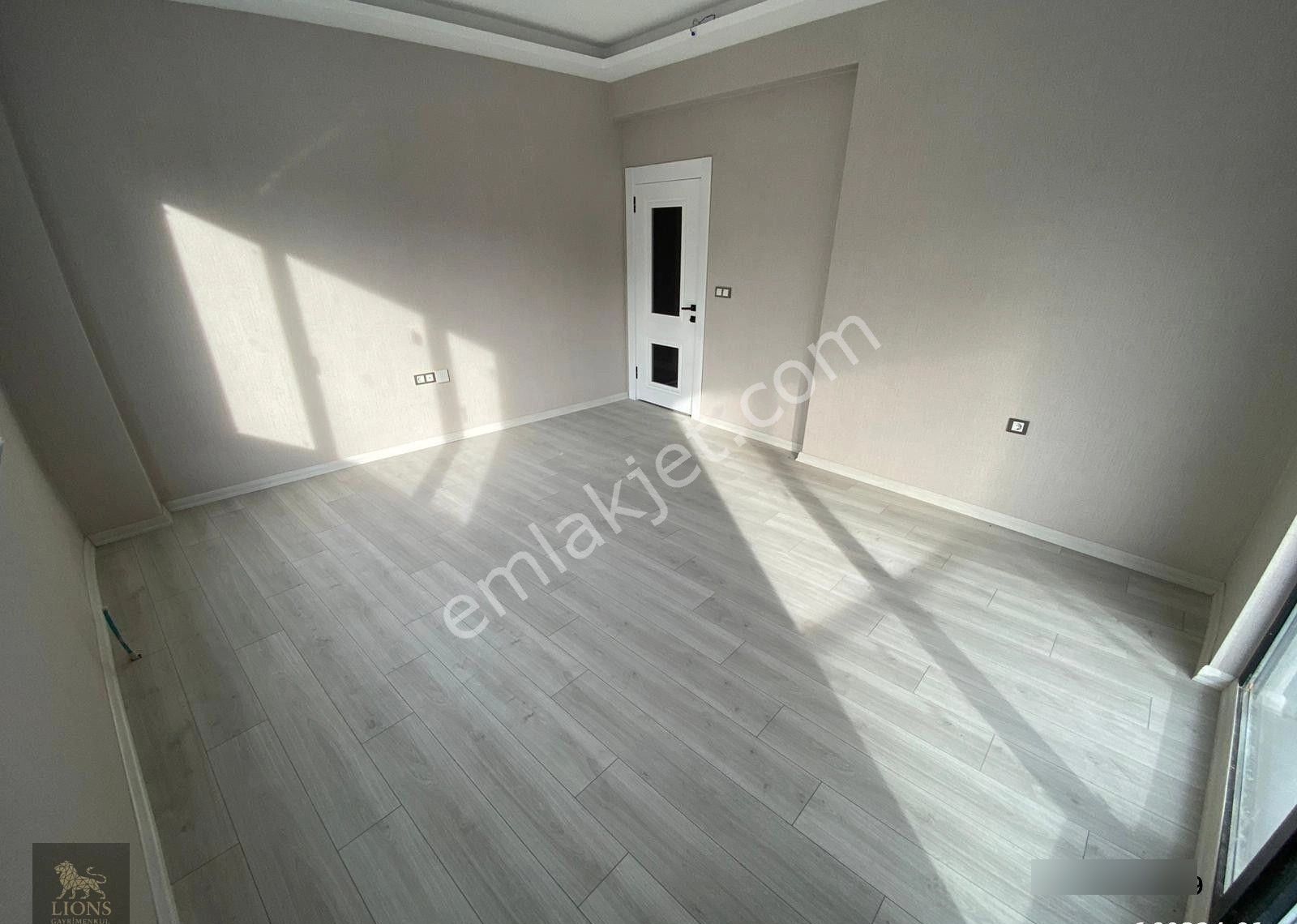 Sancaktepe'de 3+1 - Sıfır Bina - Ful Yapılı - Asansör - Ön Cephe - Görsel 34