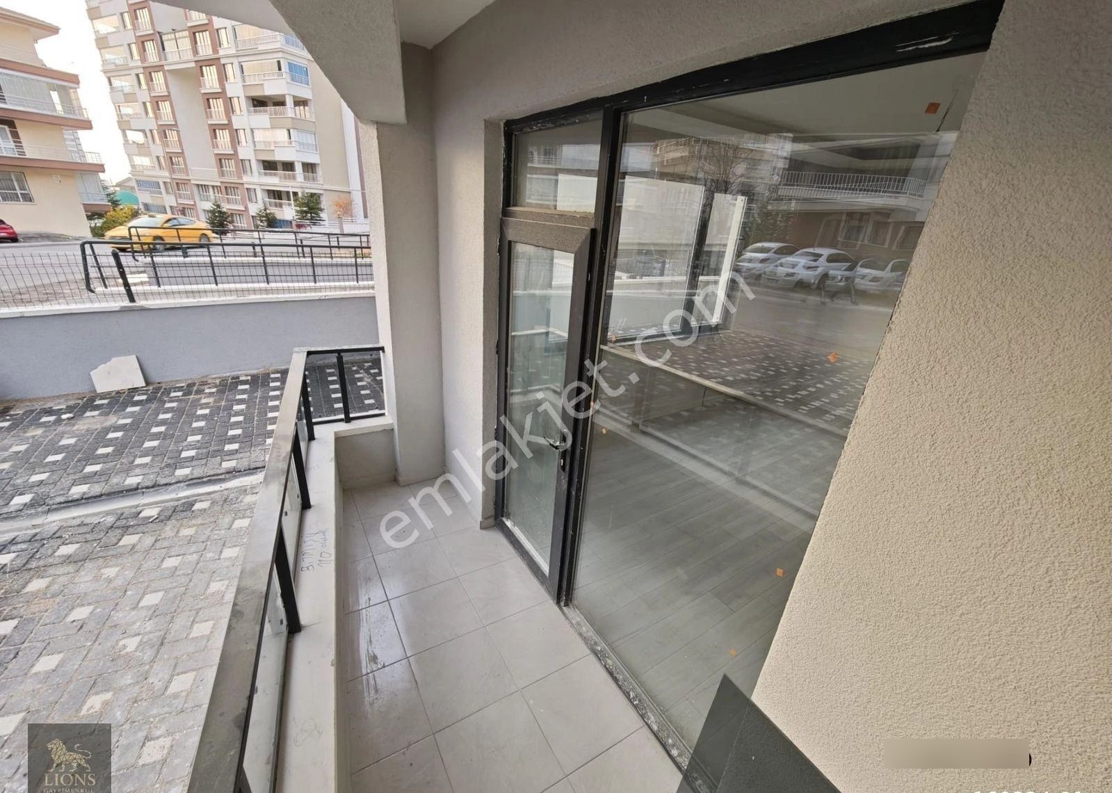 Sancaktepe'de 3+1 - Sıfır Bina - Ful Yapılı - Asansör - Ön Cephe - Görsel 4