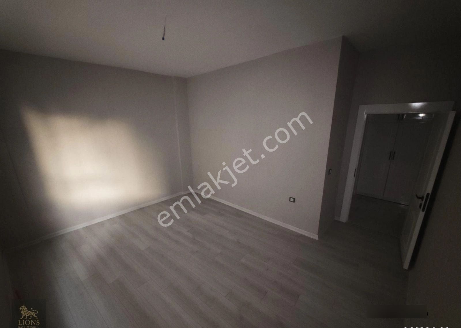 Sancaktepe'de 3+1 - Sıfır Bina - Ful Yapılı - Asansör - Ön Cephe - Görsel 14