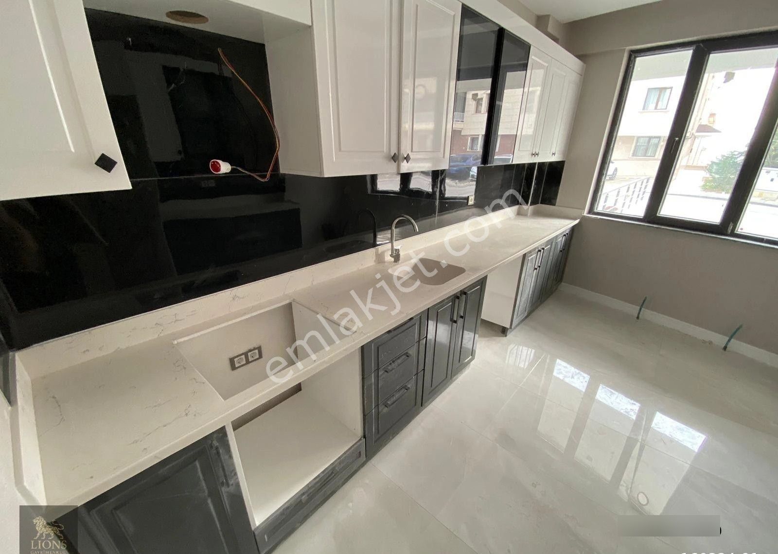 Sancaktepe'de 3+1 - Sıfır Bina - Ful Yapılı - Asansör - Ön Cephe - Görsel 5