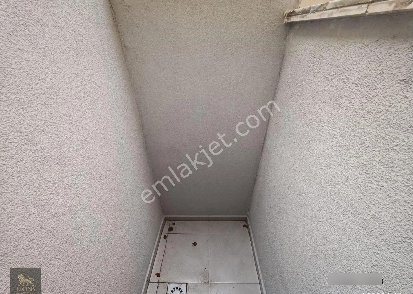 Sancaktepe'de 3+1 - Sıfır Bina - Ful Yapılı - Asansör - Ön Cephe - Görsel 21