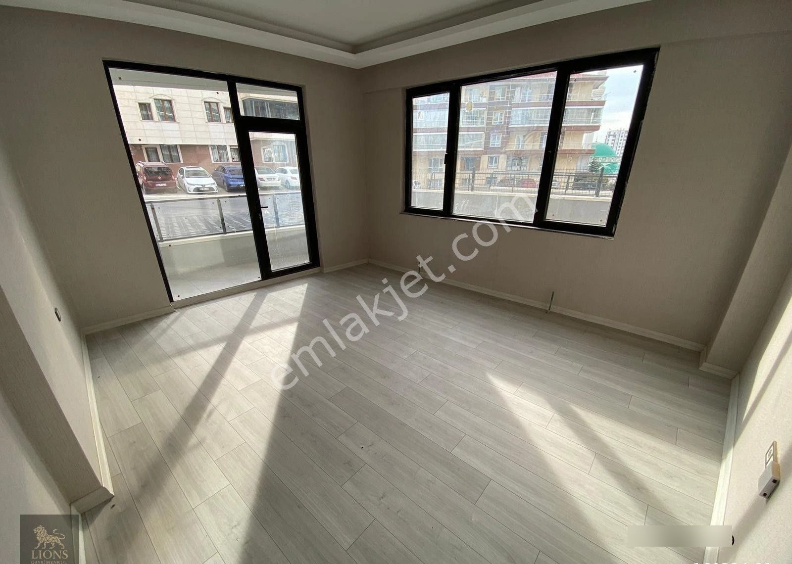 Sancaktepe'de 3+1 - Sıfır Bina - Ful Yapılı - Asansör - Ön Cephe - Görsel 27