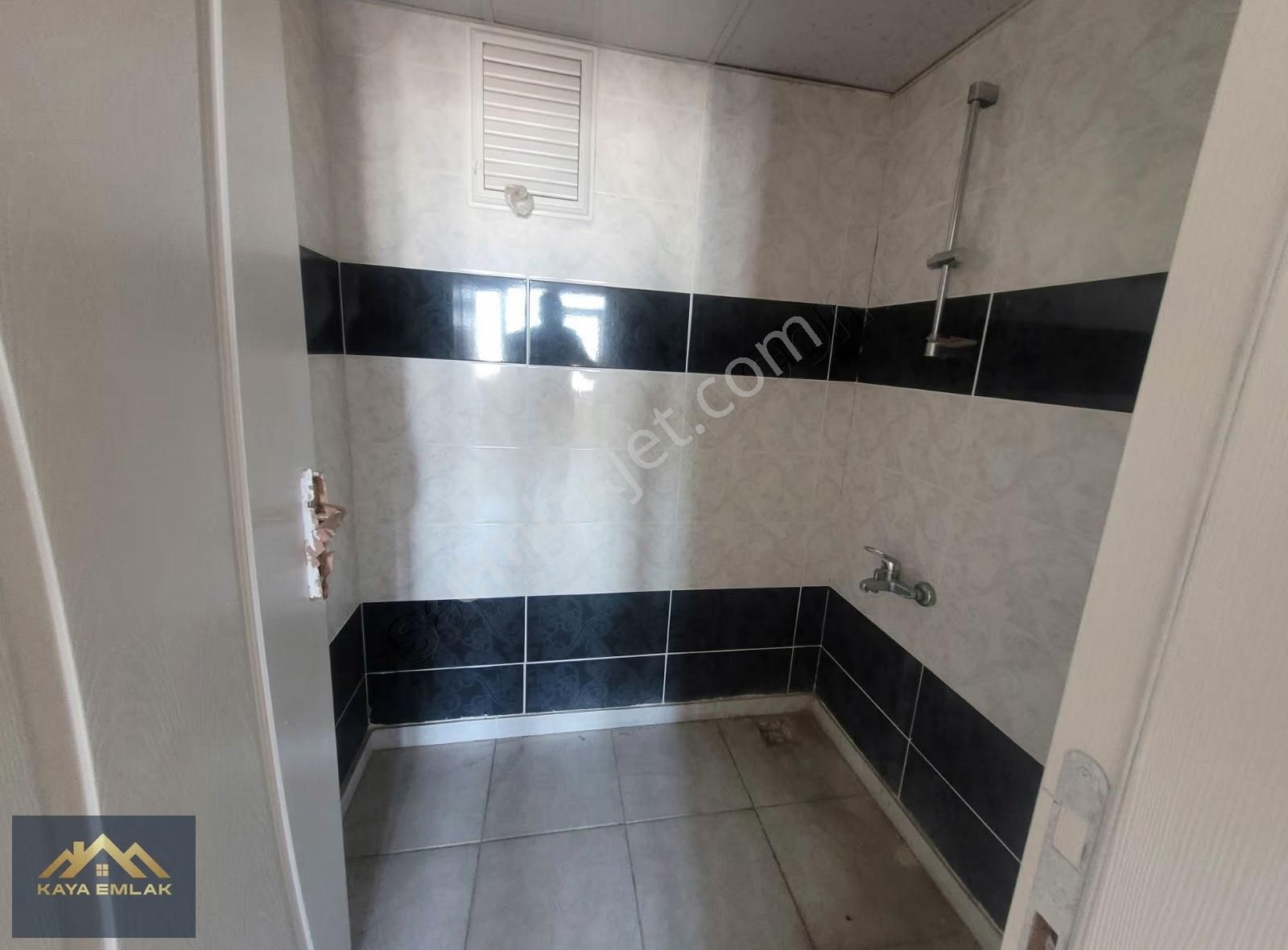 Karataş Merkezde Tranvay Caddesi Üzerinde Ara Kat 3+1 Daire - Görsel 3
