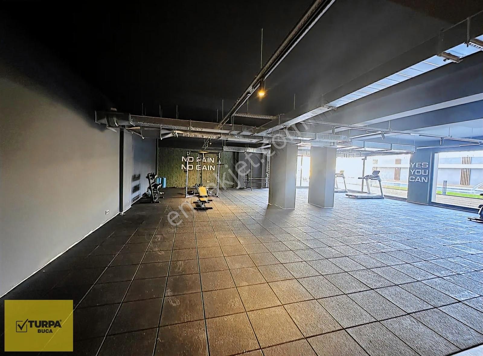 Turpa Buca'dan North City'de Havuz Cephe Lüks Eşyalı Daire - Görsel 20