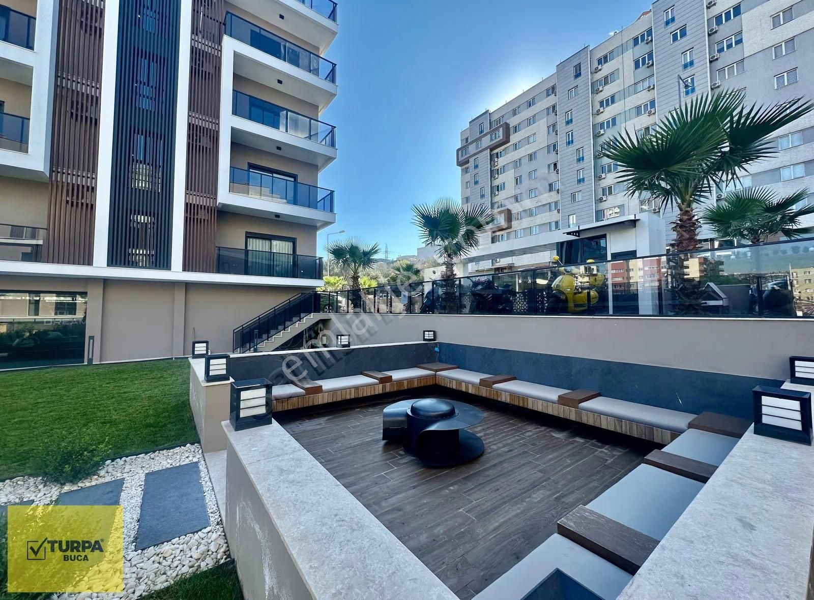 Turpa Buca'dan North City'de Havuz Cephe Lüks Eşyalı Daire - Görsel 3