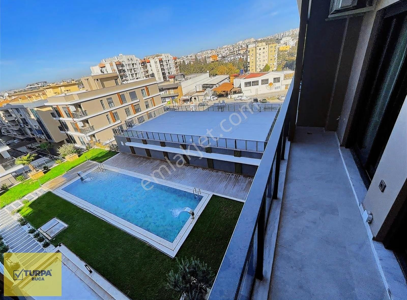 Turpa Buca'dan North City'de Havuz Cephe Lüks Eşyalı Daire - Görsel 14