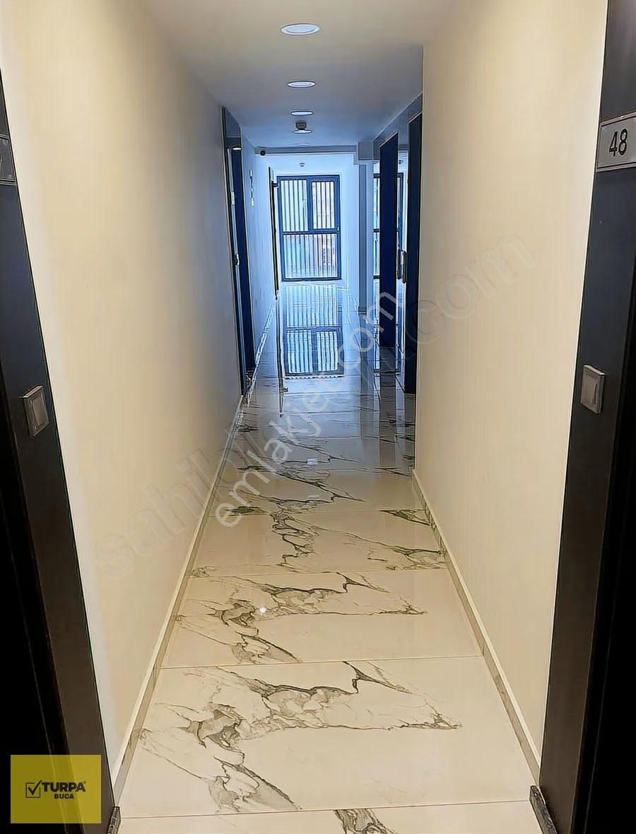 Turpa Buca'dan North City'de Havuz Cephe Lüks Eşyalı Daire - Görsel 21
