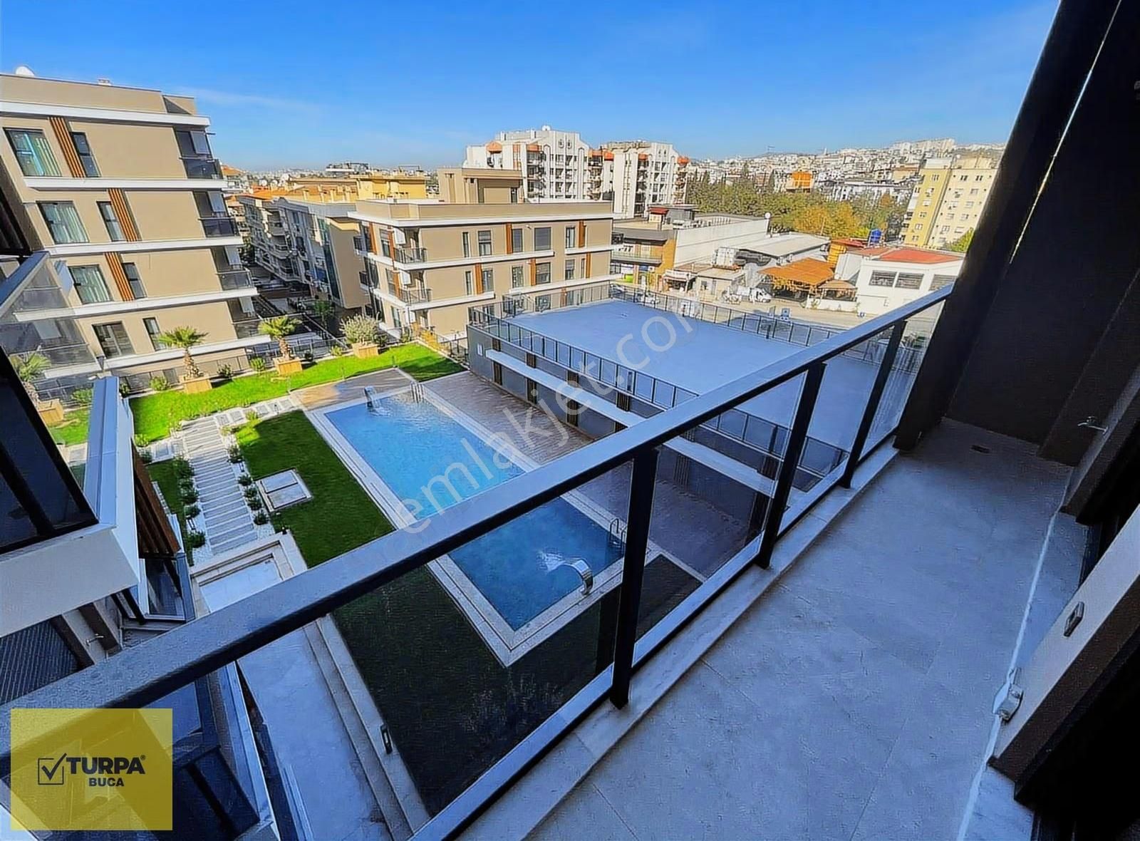 Turpa Buca'dan North City'de Havuz Cephe Lüks Eşyalı Daire - Görsel 29