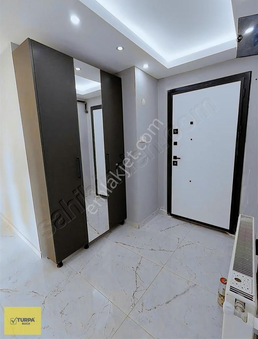 Turpa Buca'dan Cadde Üzeri Site İçerisinde Lüks 3+1 Geniş Daire - Görsel 3