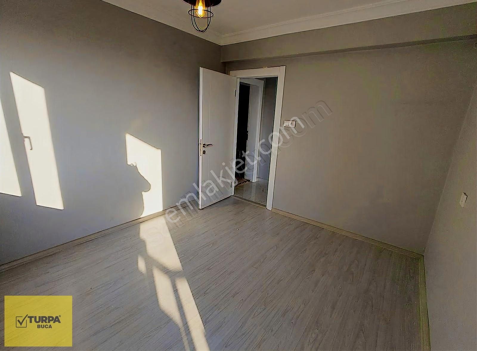 Turpa Buca'dan Cadde Üzeri Site İçerisinde Lüks 3+1 Geniş Daire - Görsel 8