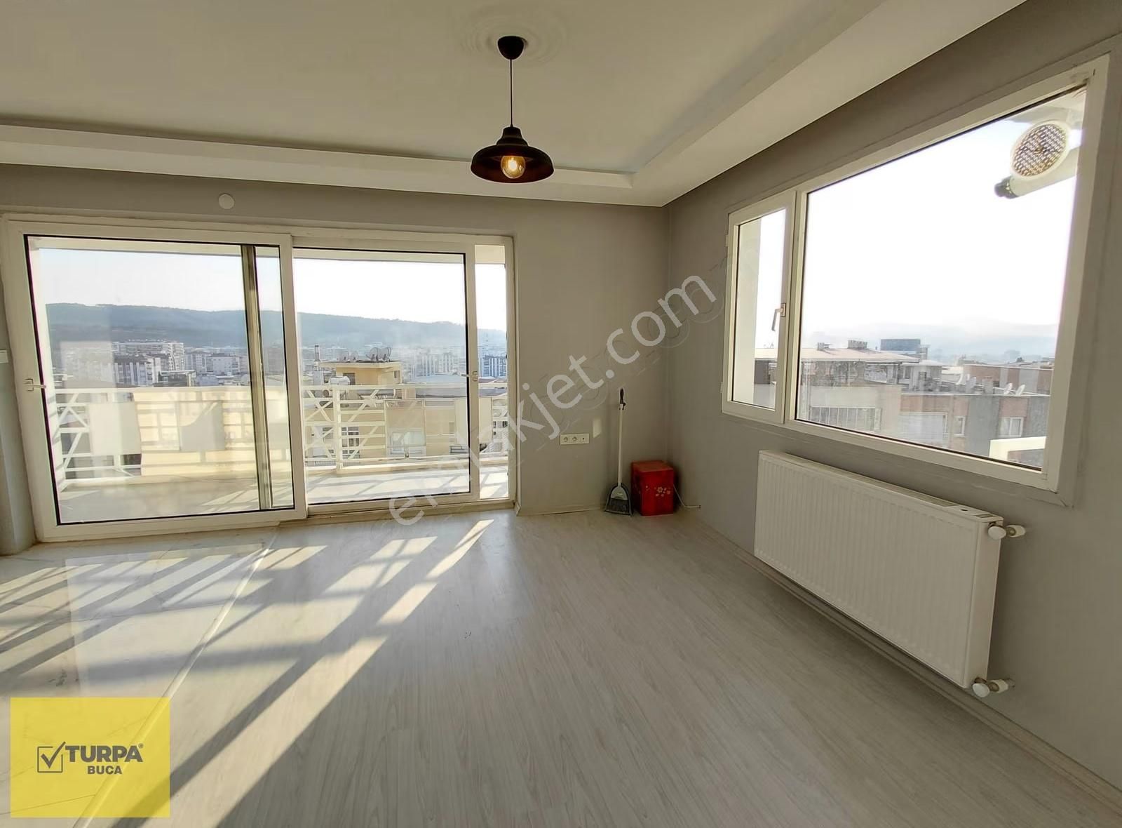 Turpa Buca'dan Cadde Üzeri Site İçerisinde Lüks 3+1 Geniş Daire - Görsel 4