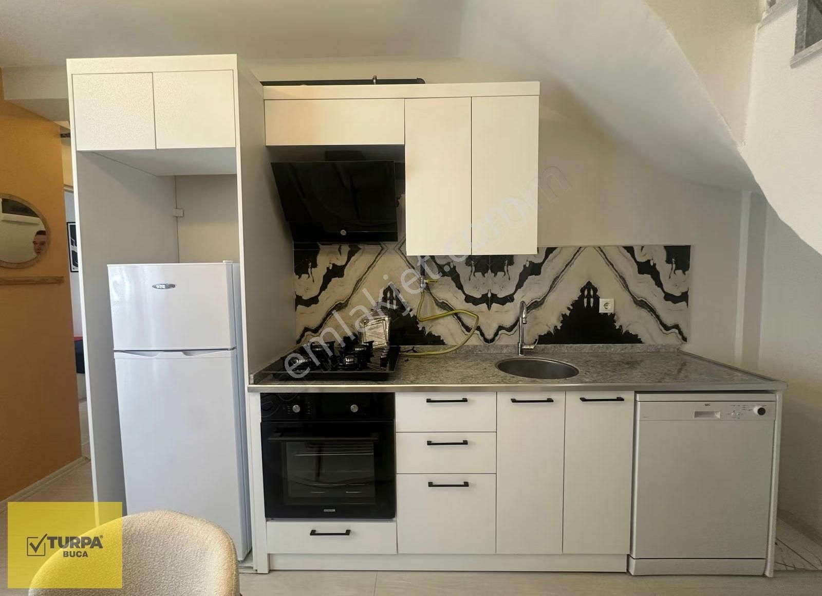 Turpa Buca'dan Teras Balkonlu Sıfır Eşyalı Dubleks Daire - Görsel 12