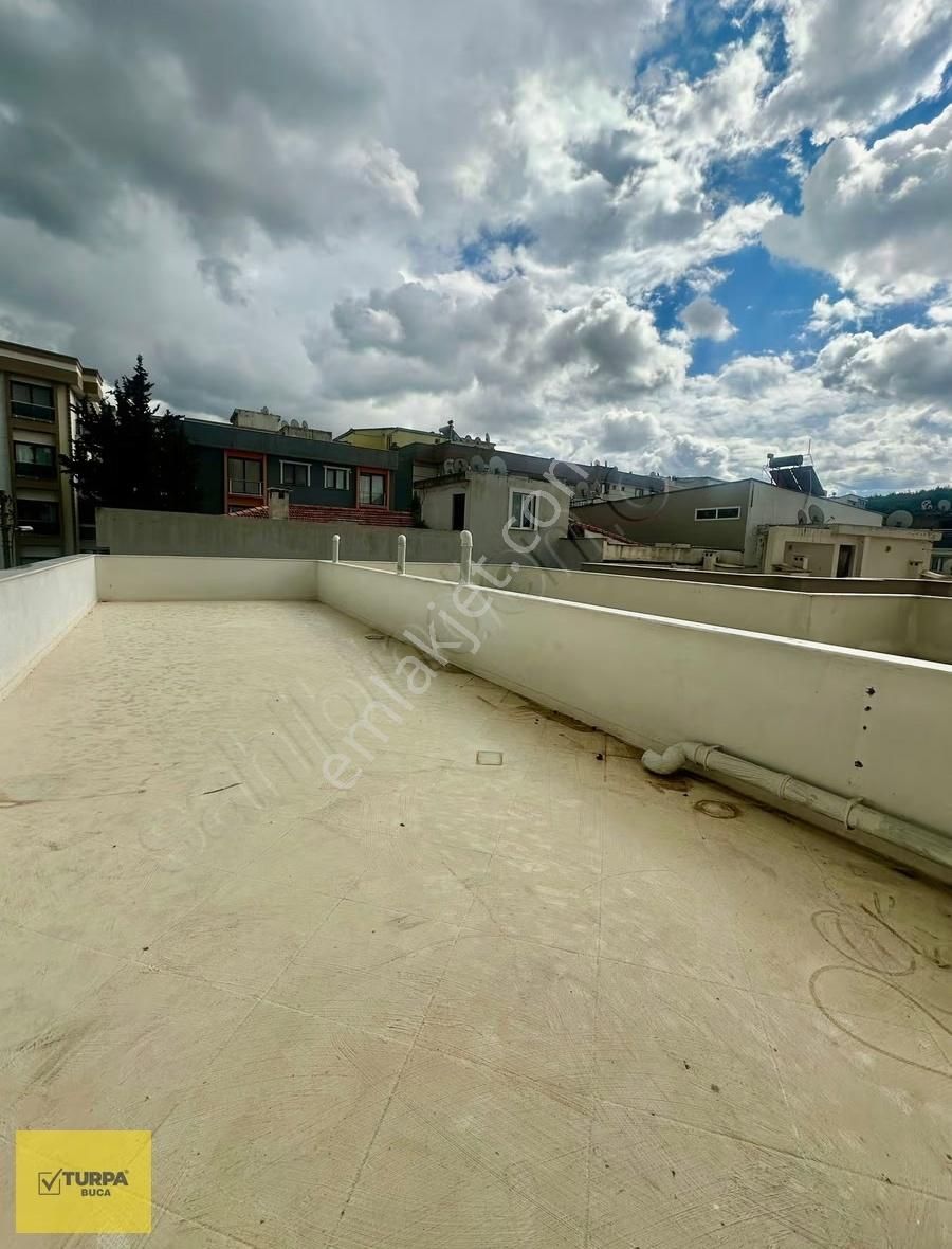 Turpa Buca'dan Teras Balkonlu Sıfır Eşyalı Dubleks Daire - Görsel 14