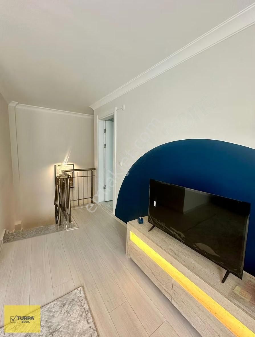 Turpa Buca'dan Teras Balkonlu Sıfır Eşyalı Dubleks Daire - Görsel 10