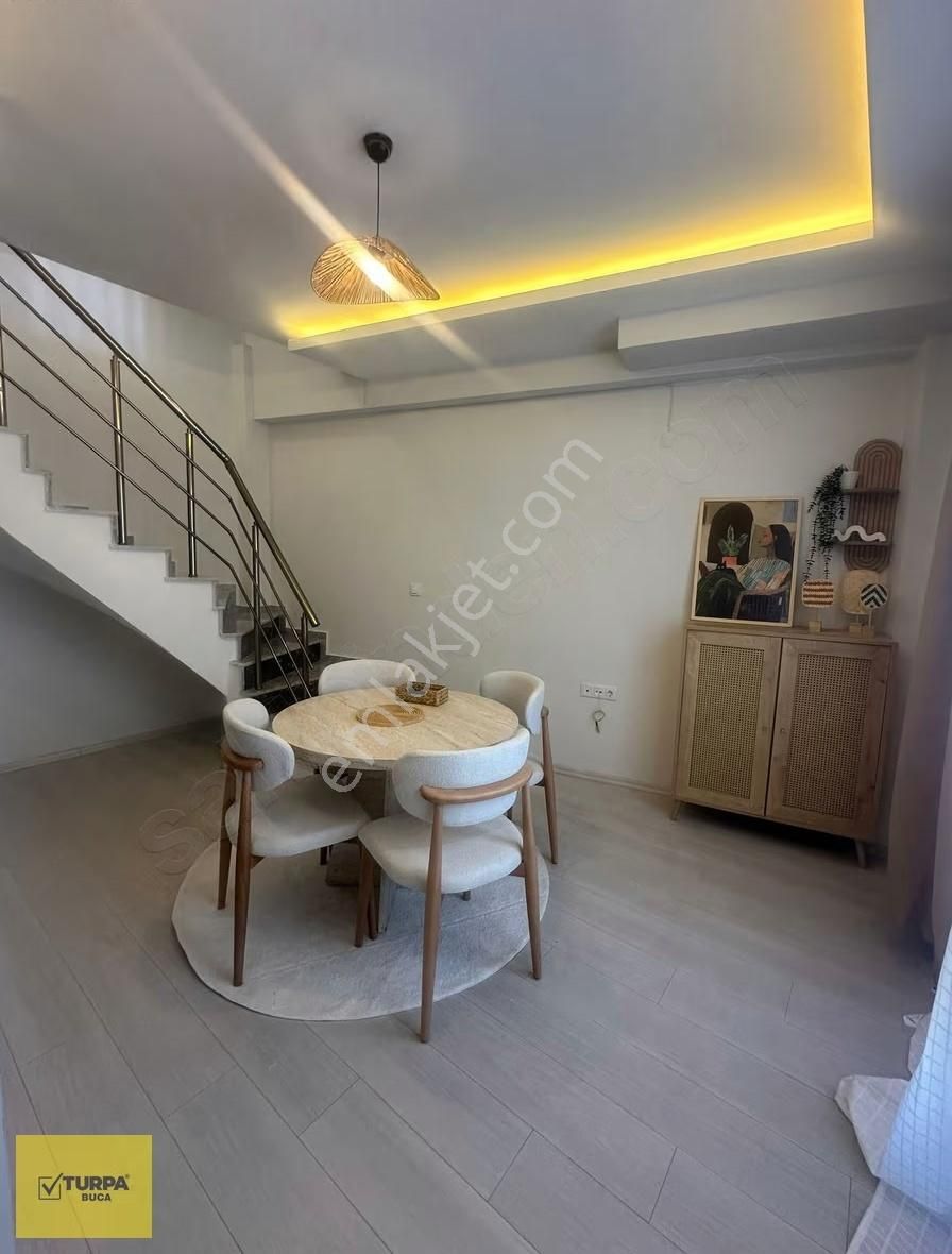 Turpa Buca'dan Teras Balkonlu Sıfır Eşyalı Dubleks Daire - Görsel 24