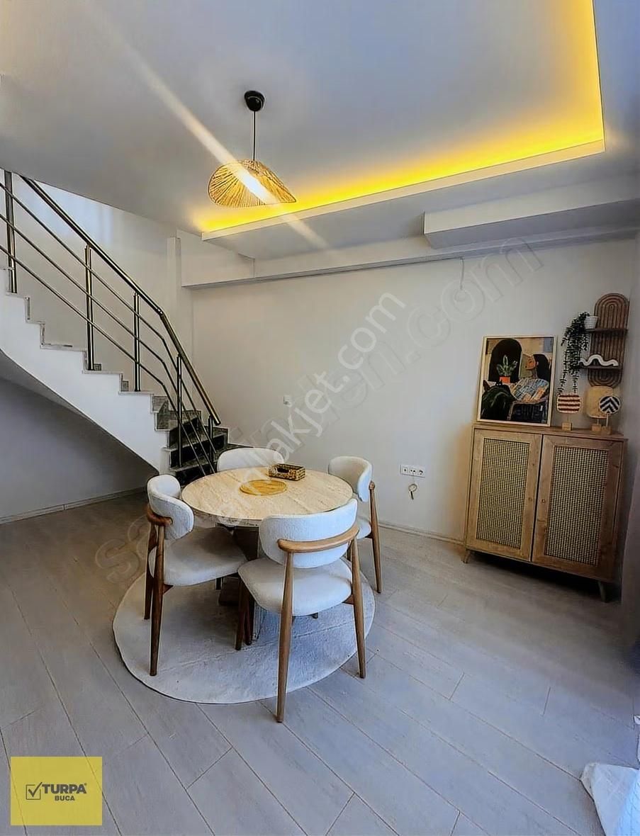 Turpa Buca'dan Teras Balkonlu Sıfır Eşyalı Dubleks Daire - Görsel 7