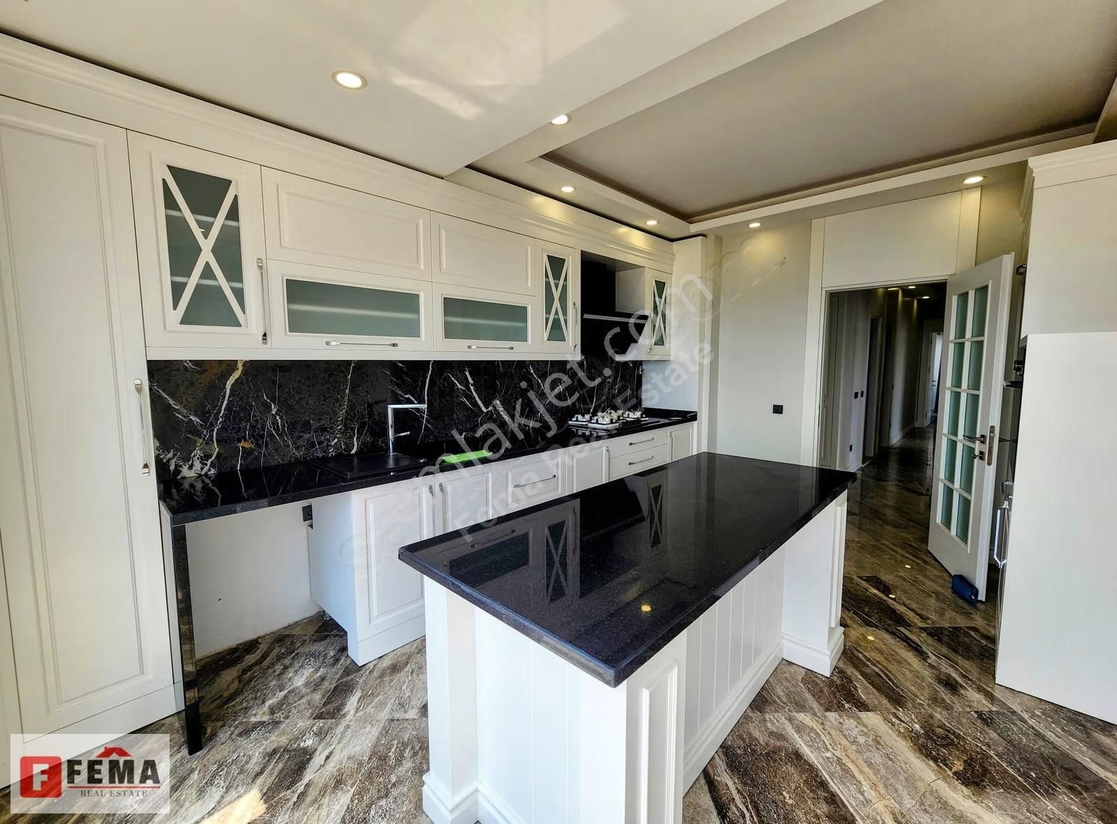 Full Deniz Ve Dağ Manzaralı 240 M2 Satılık 4+1 Lüks Daire - Görsel 15