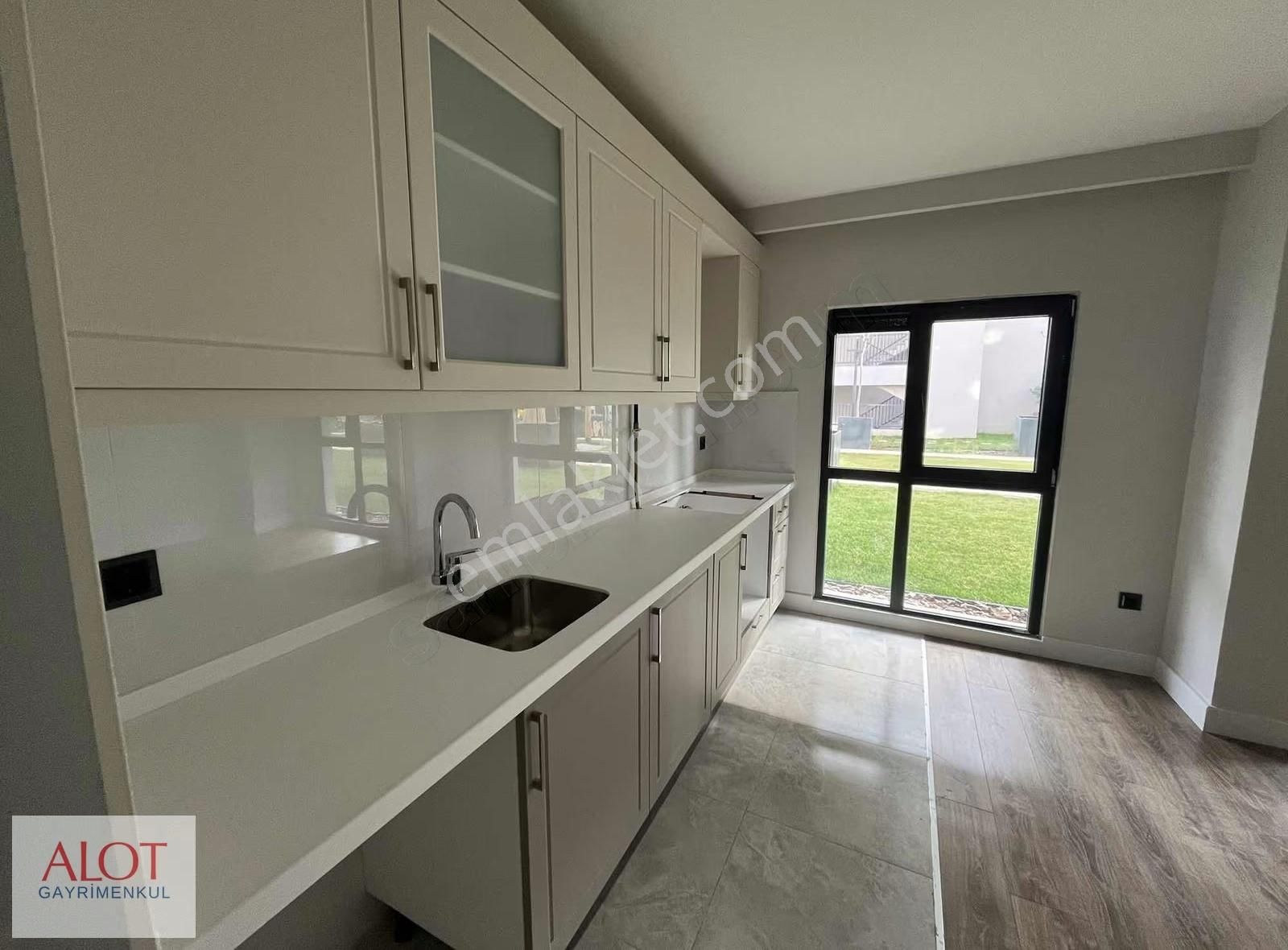 Üsküdar Emlak Konut Bahçe Katı 2+1 Kiralık Daire - Görsel 11