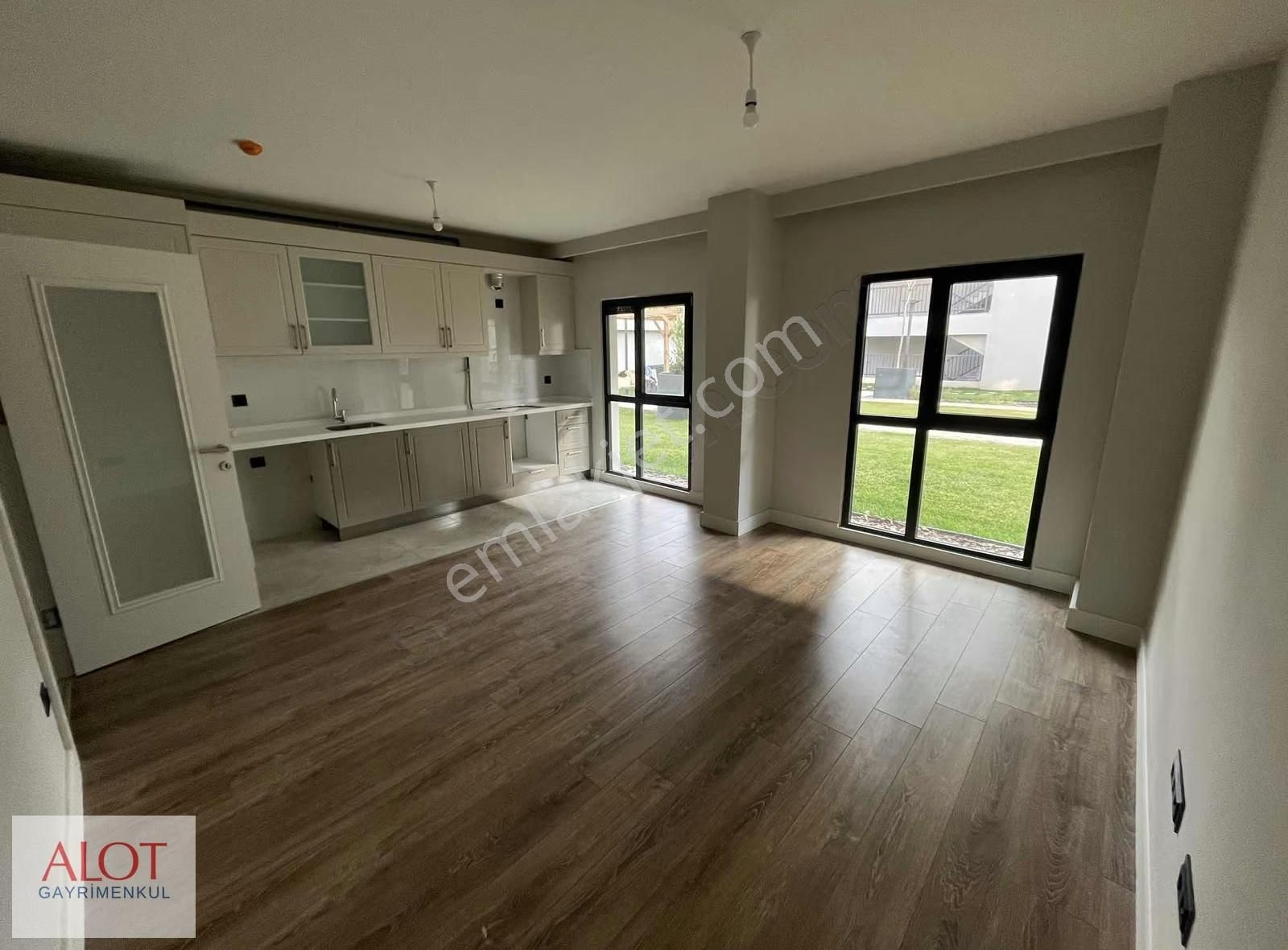 Üsküdar Emlak Konut Bahçe Katı 2+1 Kiralık Daire - Görsel 20