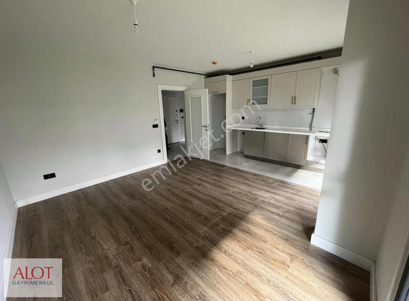 Üsküdar Emlak Konut Bahçe Katı 2+1 Kiralık Daire - Görsel 12