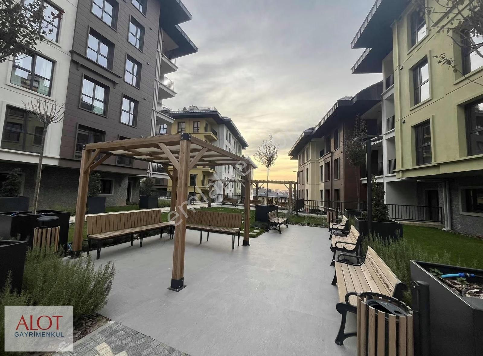 Üsküdar Emlak Konut Bahçe Katı 2+1 Kiralık Daire - Görsel 2