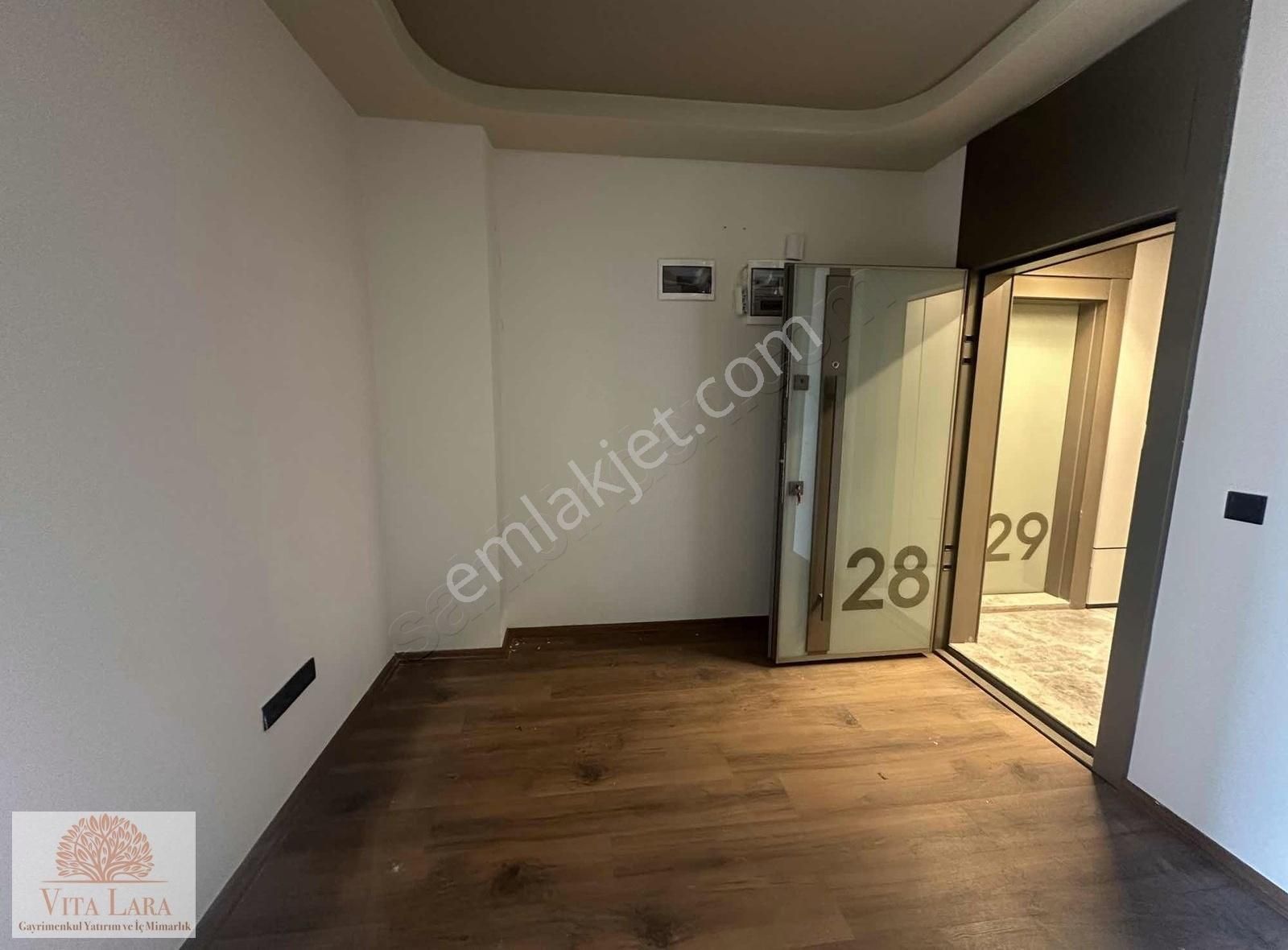 Meidan Plazada Kiralık Katta 1+1 Ofis - Görsel 11