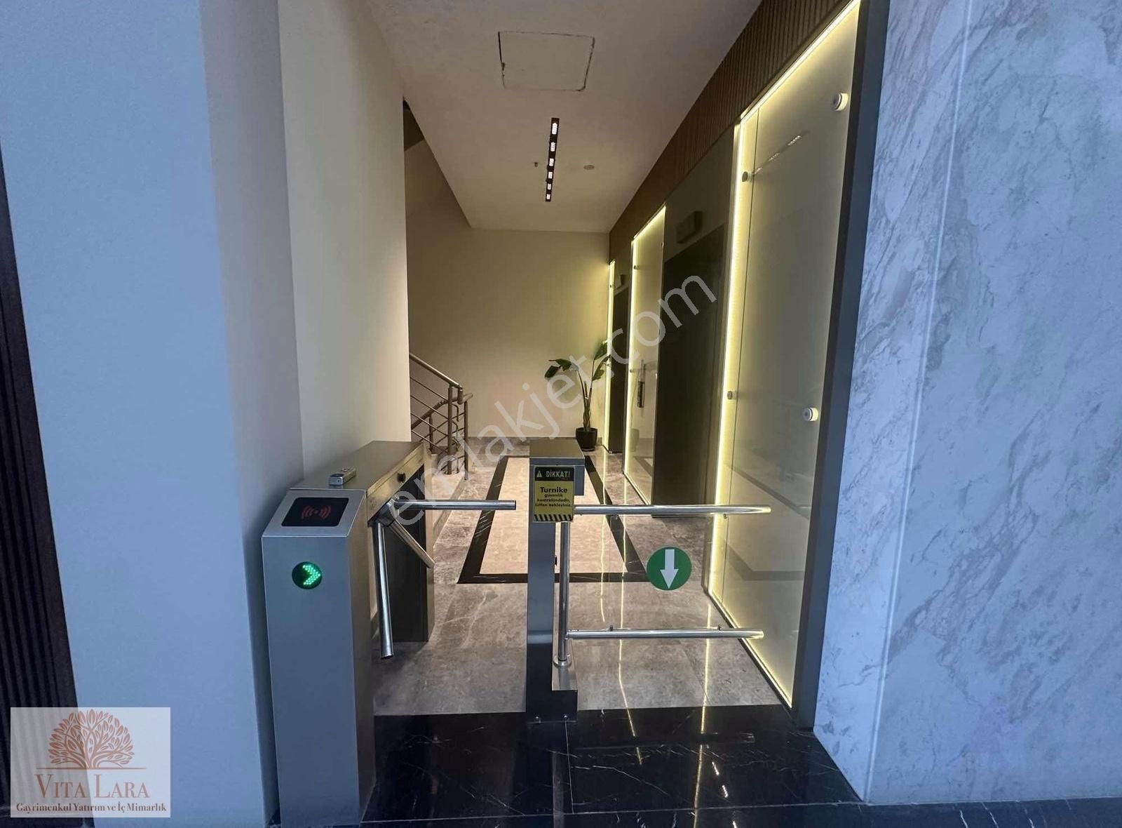 Meidan Plazada Kiralık Katta 1+1 Ofis - Görsel 3