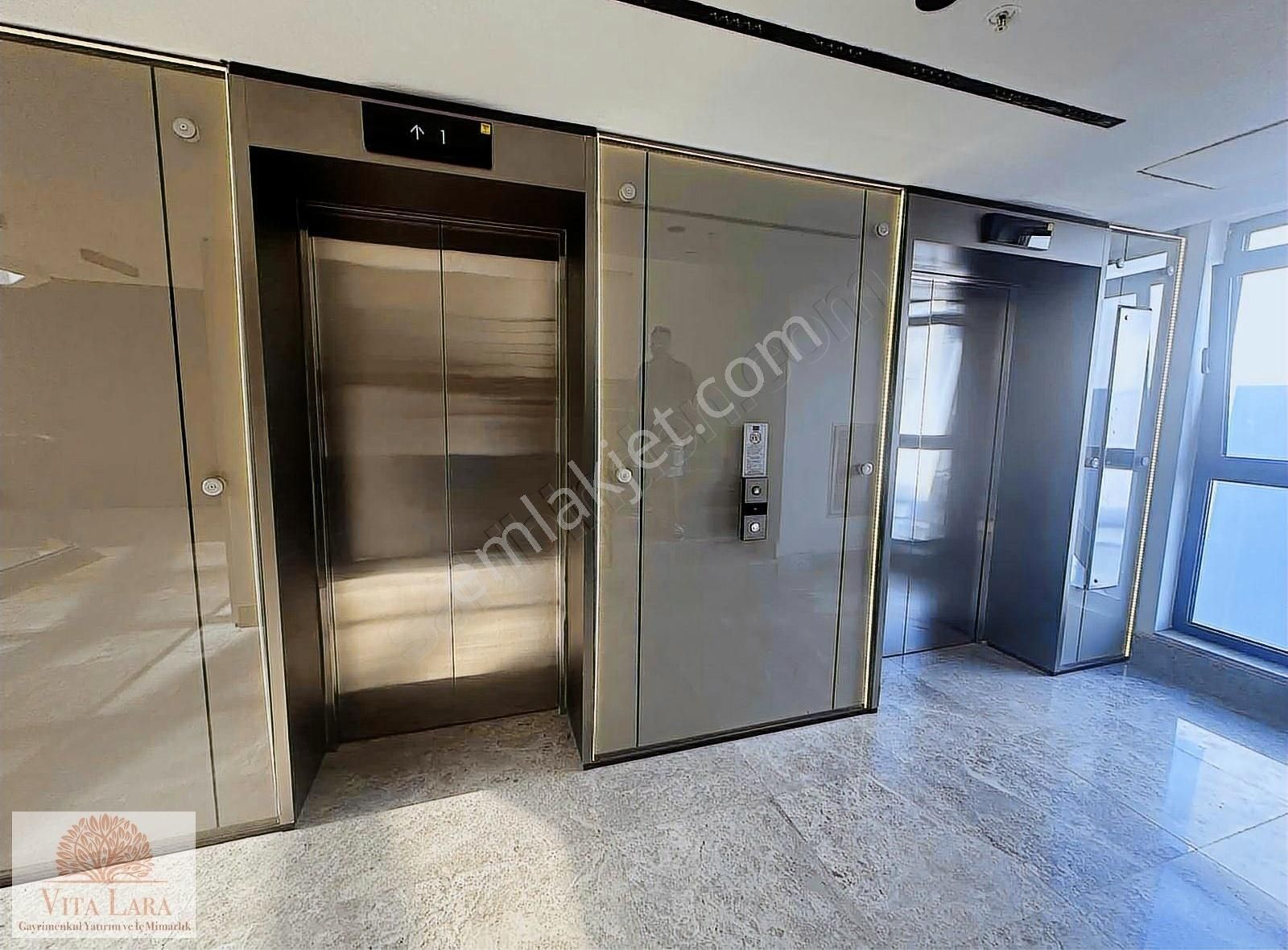 Meidan Plazada Kiralık Katta 1+1 Ofis - Görsel 15