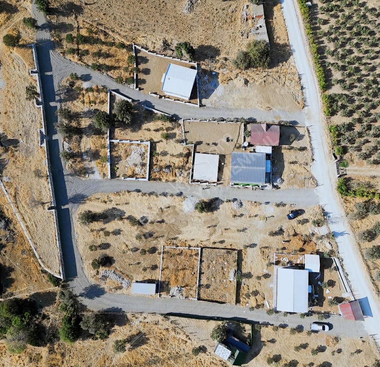 Deniz Manzaralı 221 M2 Elektrik, Su Ve Resmi Yolu Olan Bahçe - Görsel 6
