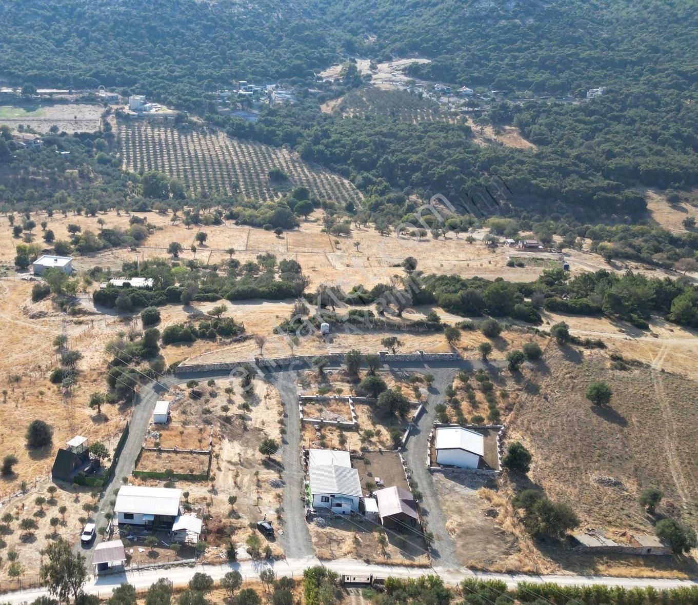 Deniz Manzaralı 221 M2 Elektrik, Su Ve Resmi Yolu Olan Bahçe - Görsel 11