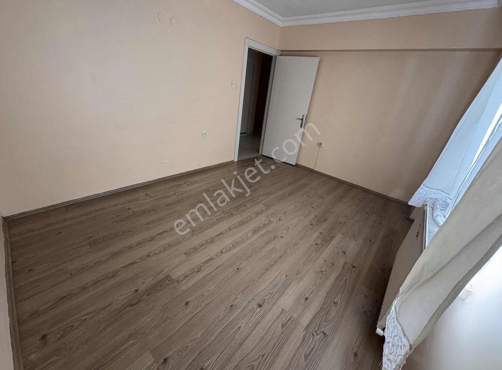 Derman'dan*ön Cephe*altında Daire Mevcut*iskanlı*balkonlu - Görsel 4