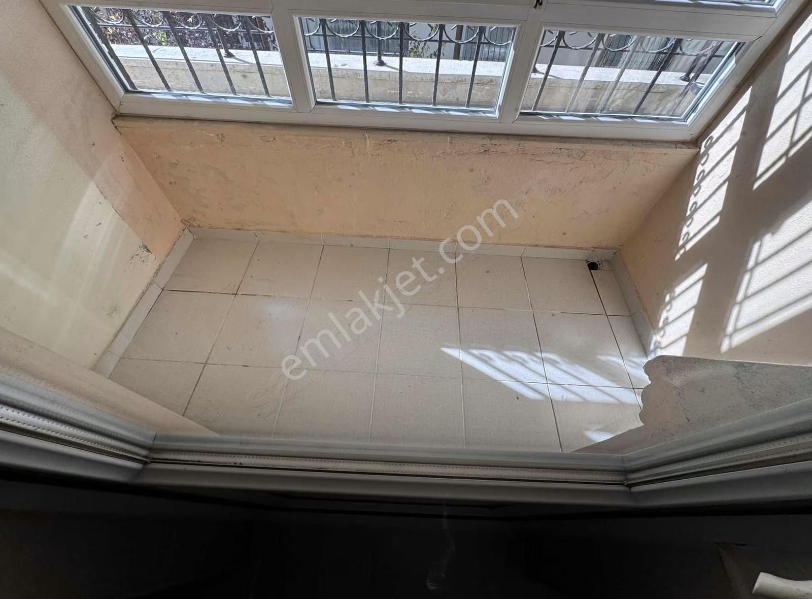 Derman'dan*ön Cephe*altında Daire Mevcut*iskanlı*balkonlu - Görsel 2