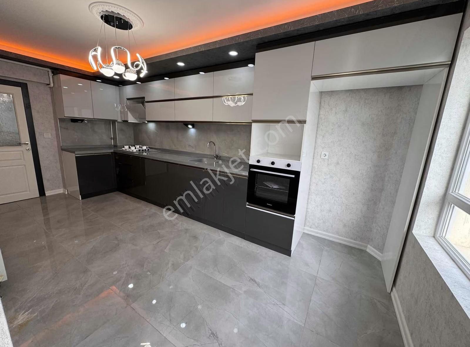 Derman'dan*full Ön Cephe*full Güney Cephe*140 M2*full Yapılı