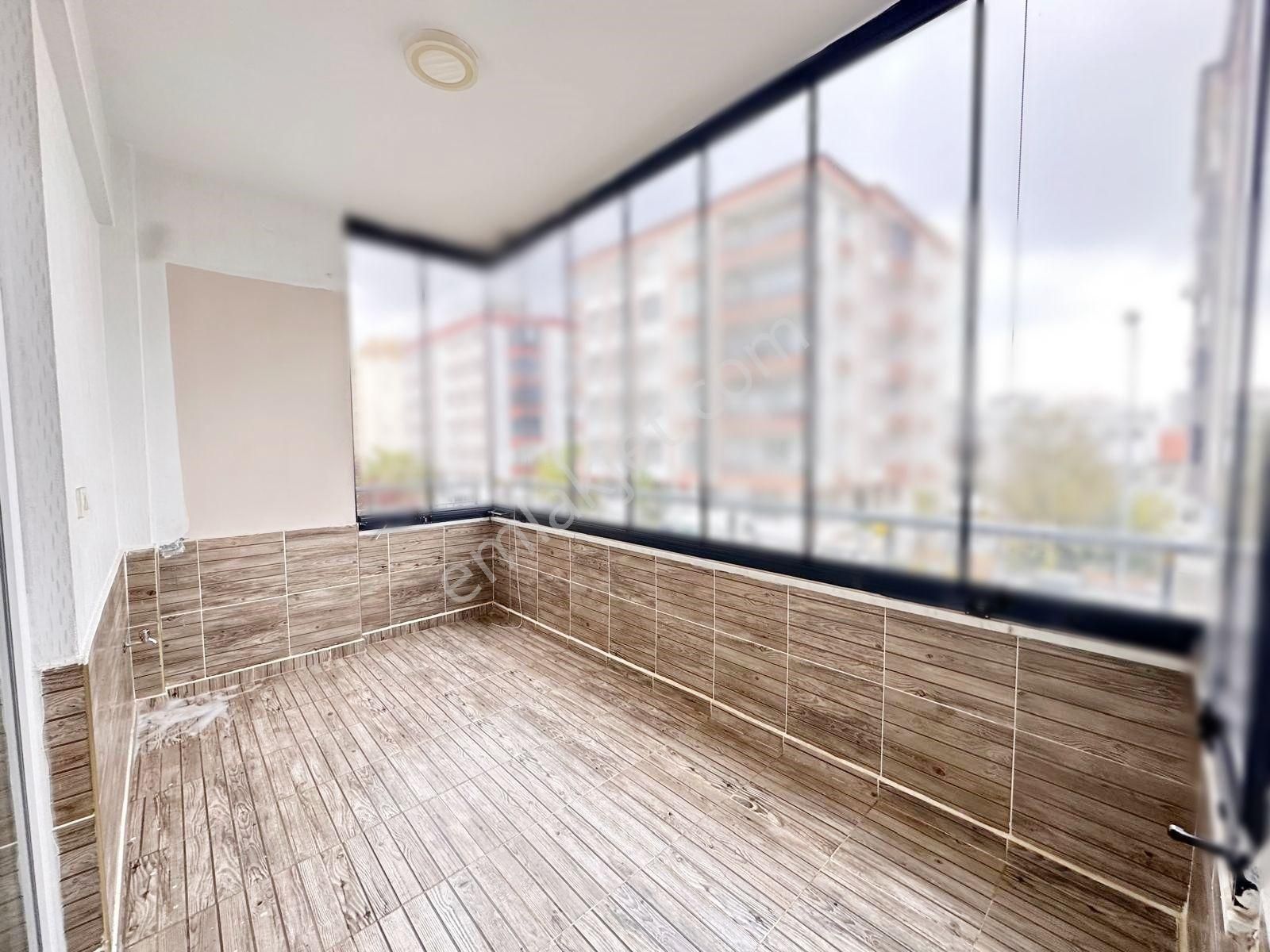 Beykent Pazar Yanı Ön Cephe Cam Balkonlu 2+1 Geniş Daire - Görsel 6