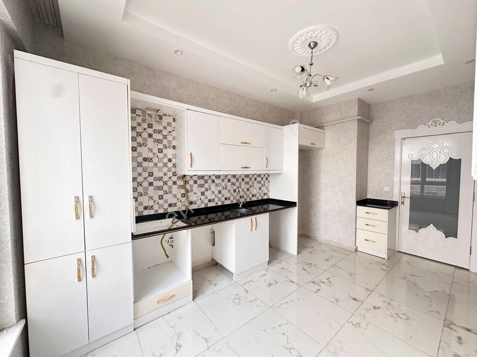 Beykent Pazar Yanı Ön Cephe Cam Balkonlu 2+1 Geniş Daire - Görsel 16