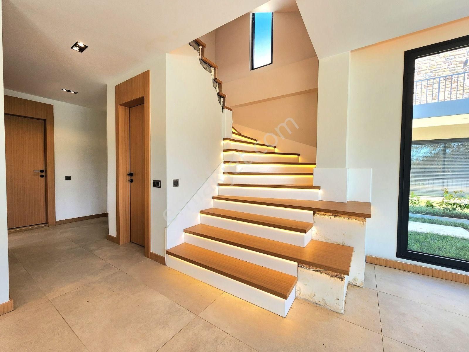 ▶ ▶ Akçay Körfez'den Satılık 450 M2 Arsa İçinde Müstakil Havuzlu Sıfır 4+1 Villa - Görsel 13