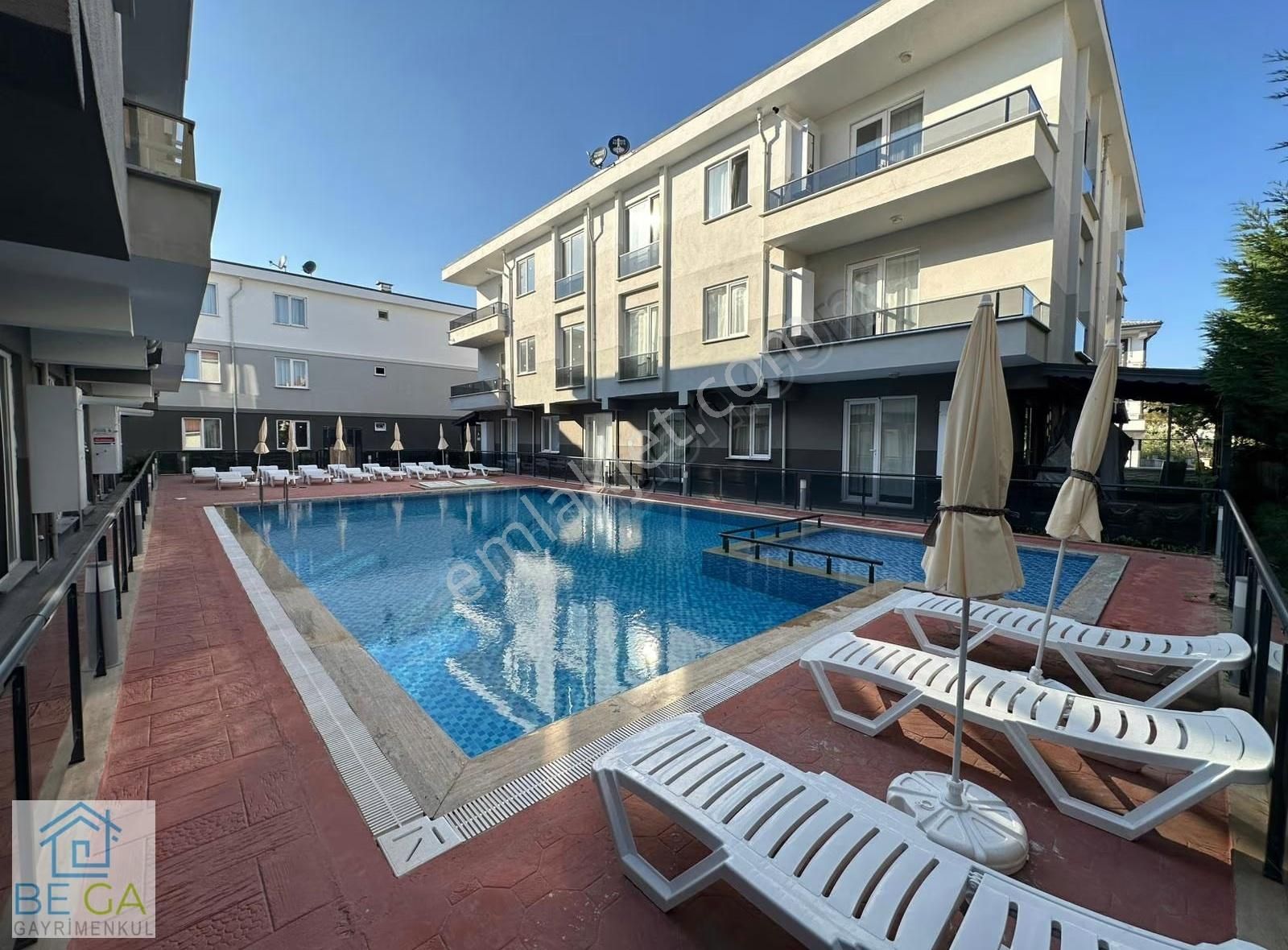 Nehir Esintisiyle Yaşam Sakarya Nehrine 1 Adım Havuzlu 2+1 Daire
