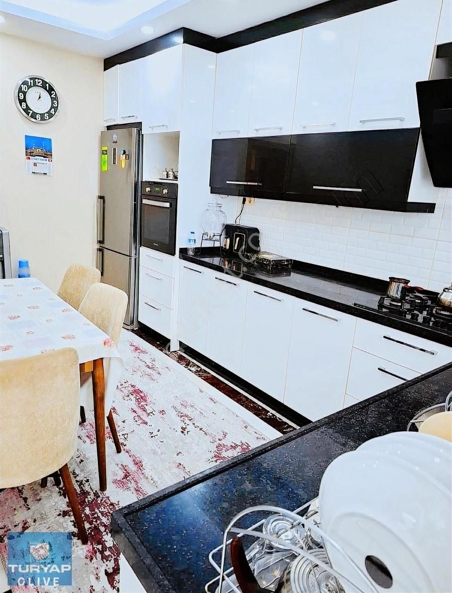 Avcılar'da 3+1 180m2 Satılık Fırsat Daire - Görsel 16