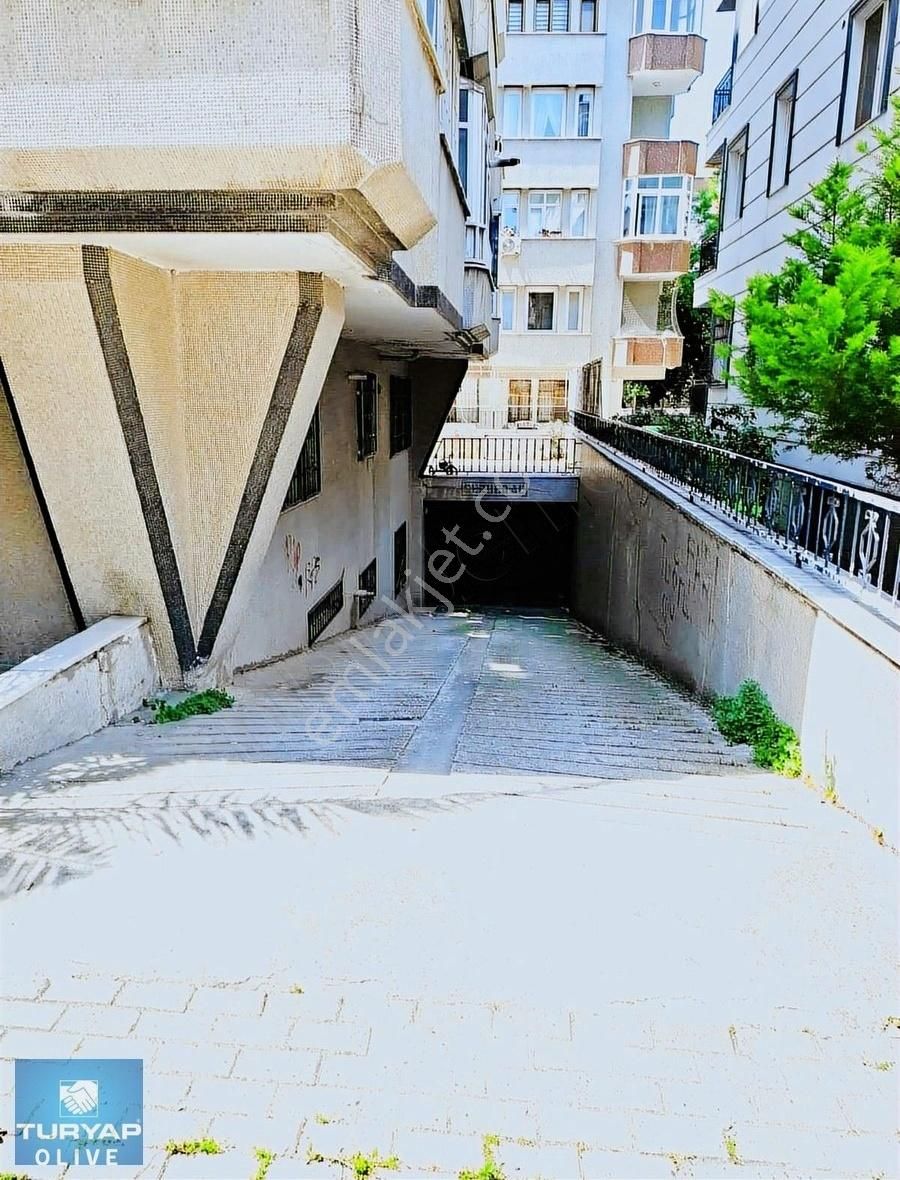 Avcılar'da 3+1 180m2 Satılık Fırsat Daire - Görsel 27