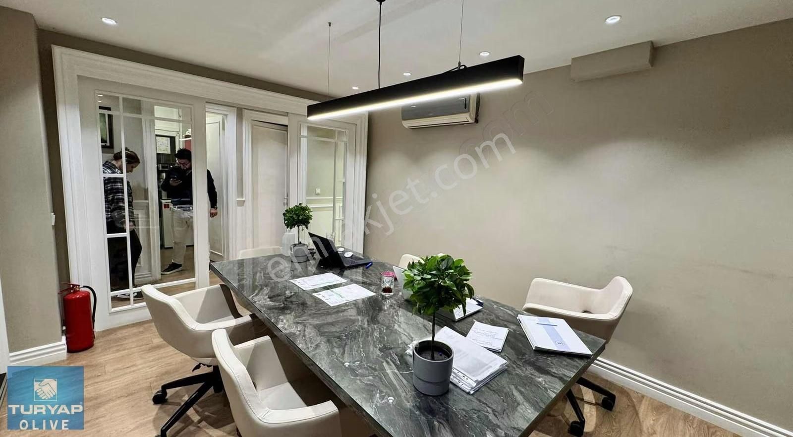 Nişantaşı Valikonağı Caddesinde Giriş Kat Bahçeli 3+2 Odalı - Görsel 18