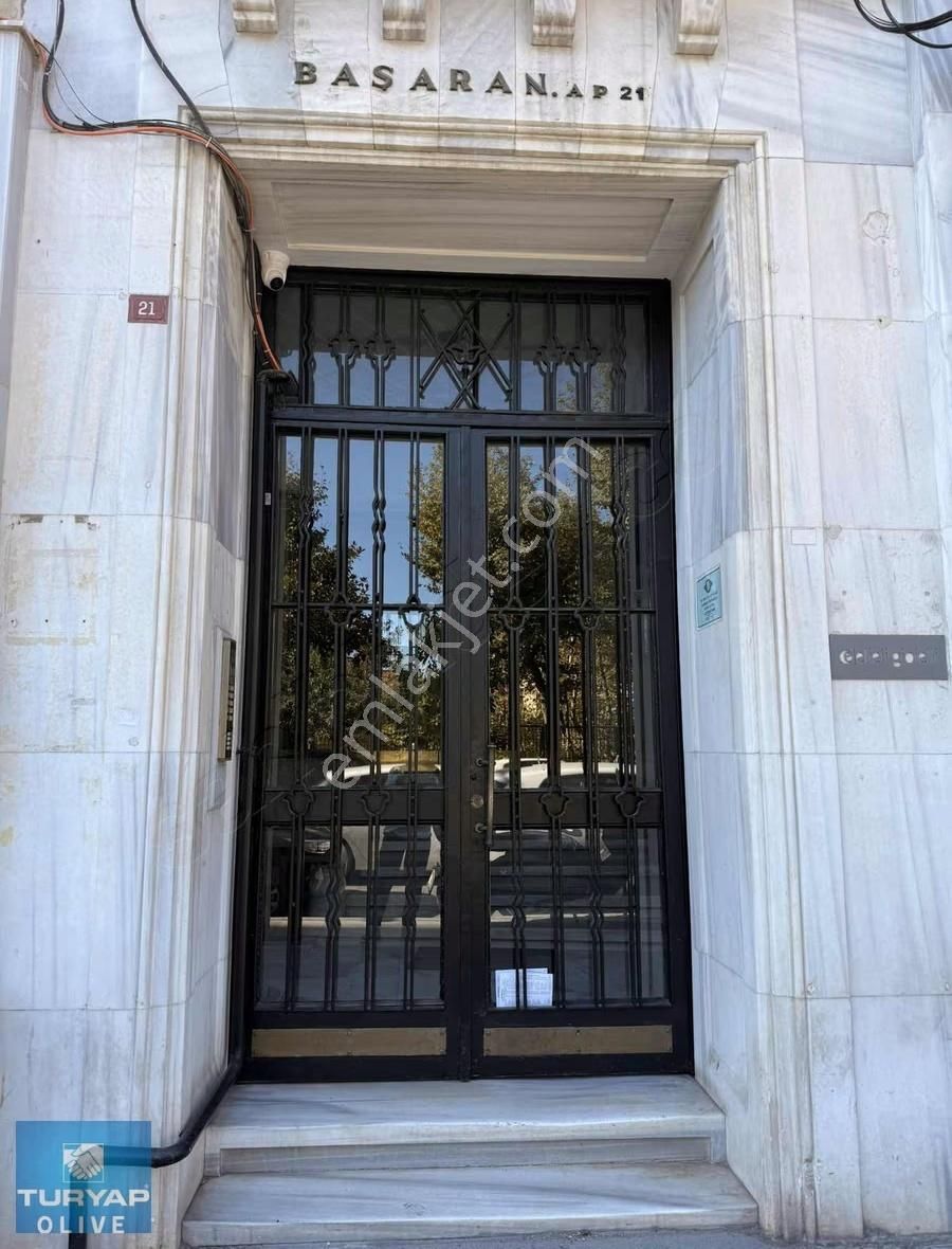 Nişantaşı Valikonağı Caddesinde Giriş Kat Bahçeli 3+2 Odalı - Görsel 16